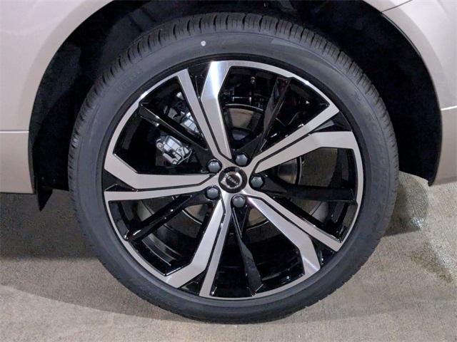 new 2025 Volvo XC60 car, priced at $60,660
