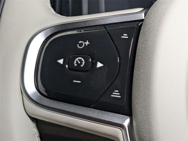 new 2025 Volvo XC60 car, priced at $60,660