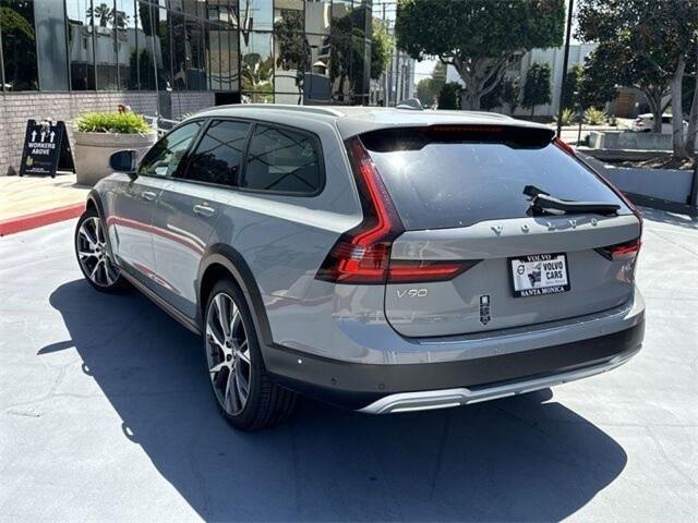 new 2024 Volvo V90 Cross Country car, priced at $61,277