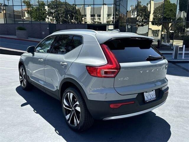 new 2024 Volvo XC40 car, priced at $42,674