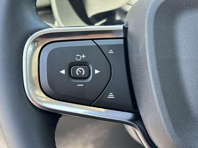 new 2024 Volvo XC40 car, priced at $42,674