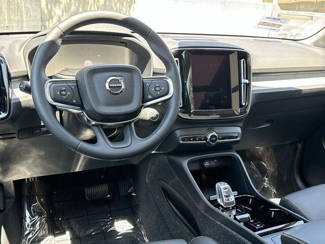new 2024 Volvo XC40 car, priced at $42,674