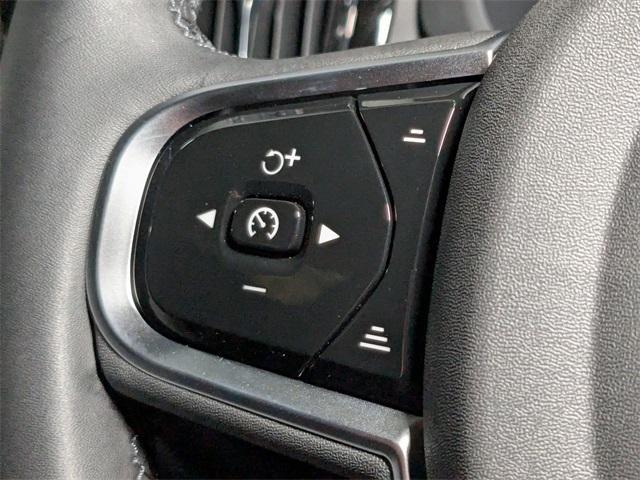 new 2025 Volvo XC60 car, priced at $60,660