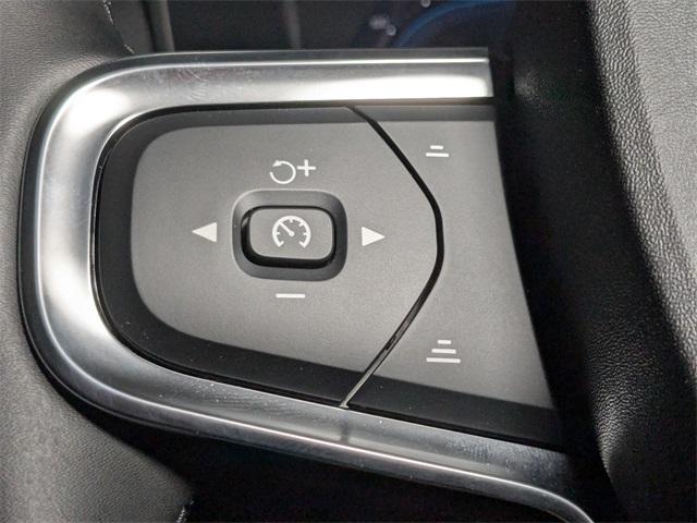new 2025 Volvo XC40 car, priced at $46,265