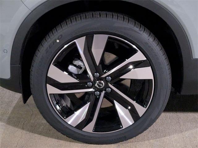 new 2025 Volvo XC40 car, priced at $51,565