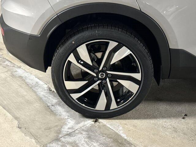 new 2024 Volvo XC40 car, priced at $42,674