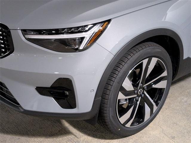 new 2025 Volvo XC40 car, priced at $51,565