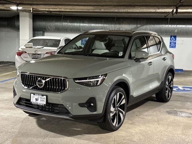 new 2025 Volvo XC40 car, priced at $52,000