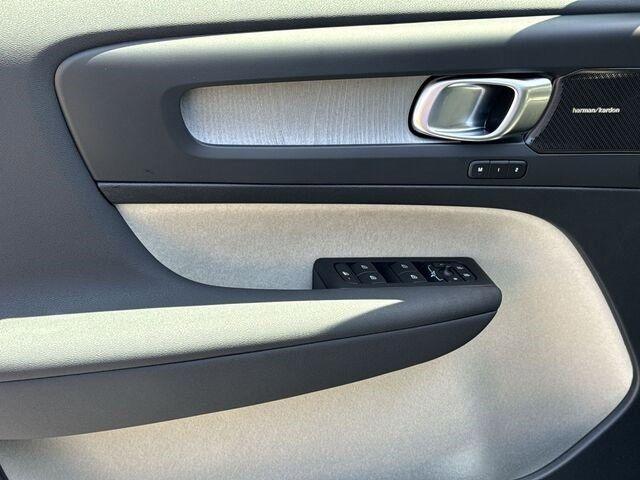 new 2024 Volvo XC40 car, priced at $41,746