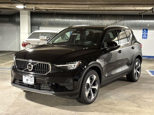 new 2025 Volvo XC40 car, priced at $46,015