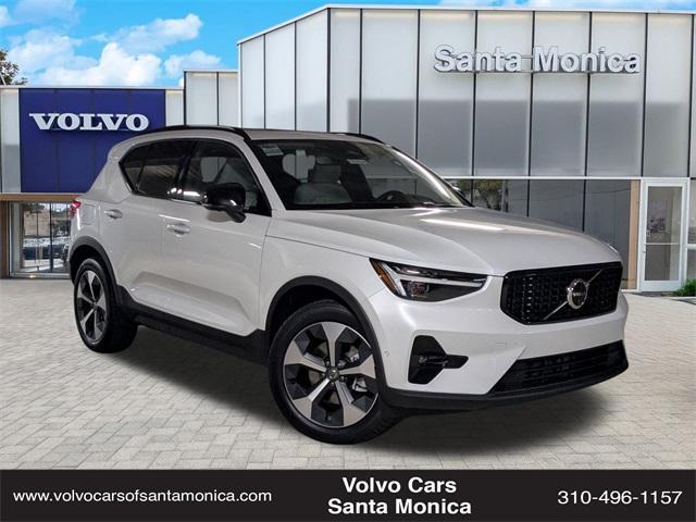 new 2025 Volvo XC40 car