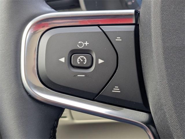 new 2025 Volvo XC40 car, priced at $48,690