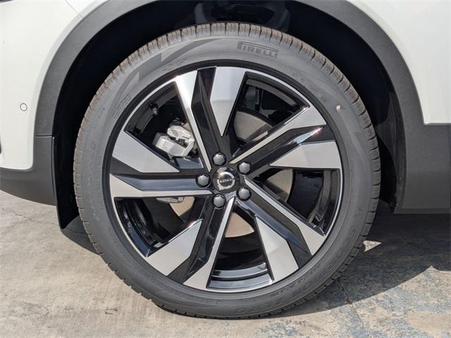 new 2025 Volvo XC40 car, priced at $48,690