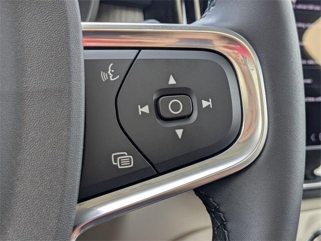 new 2025 Volvo XC40 car, priced at $48,690