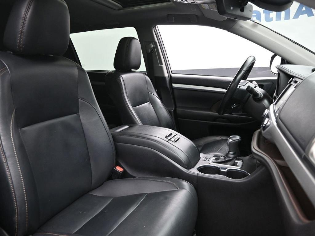 used 2019 Toyota Highlander car, priced at $27,995