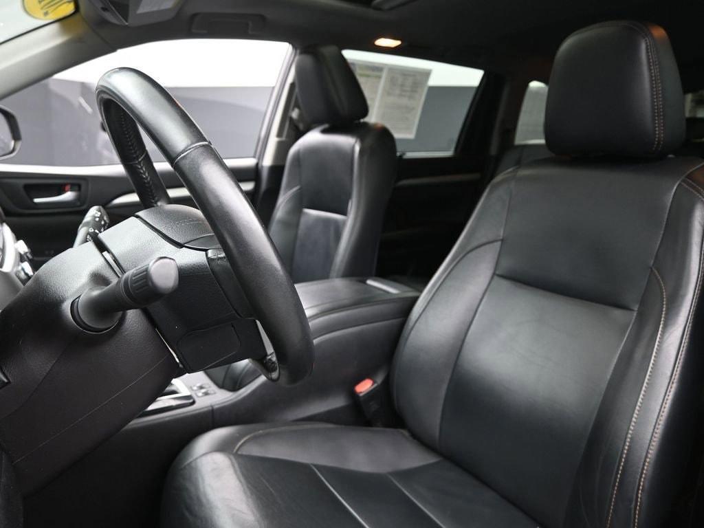used 2019 Toyota Highlander car, priced at $27,995