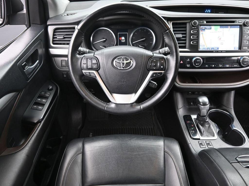 used 2019 Toyota Highlander car, priced at $27,995