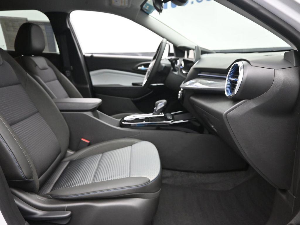 used 2025 Chevrolet Trax car, priced at $25,103