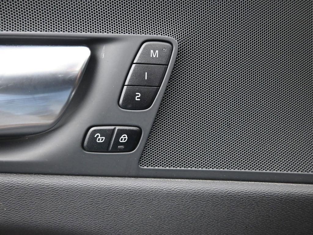used 2021 Volvo XC60 car, priced at $25,895