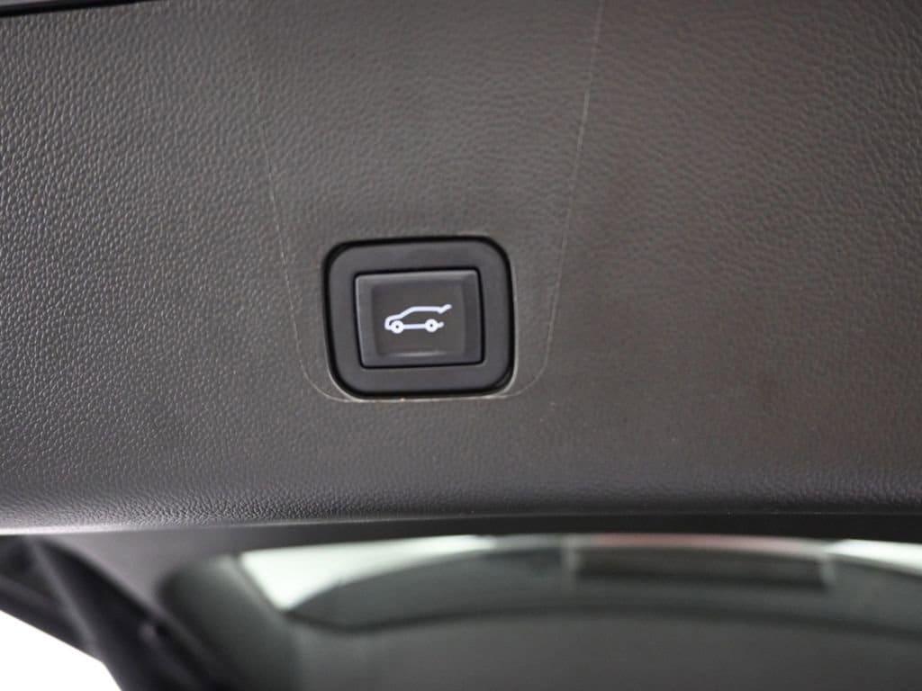 used 2023 Chevrolet Traverse car, priced at $27,398