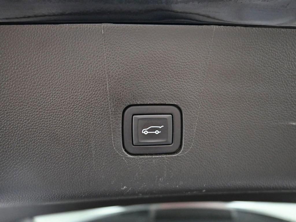 used 2023 Chevrolet Traverse car, priced at $38,998