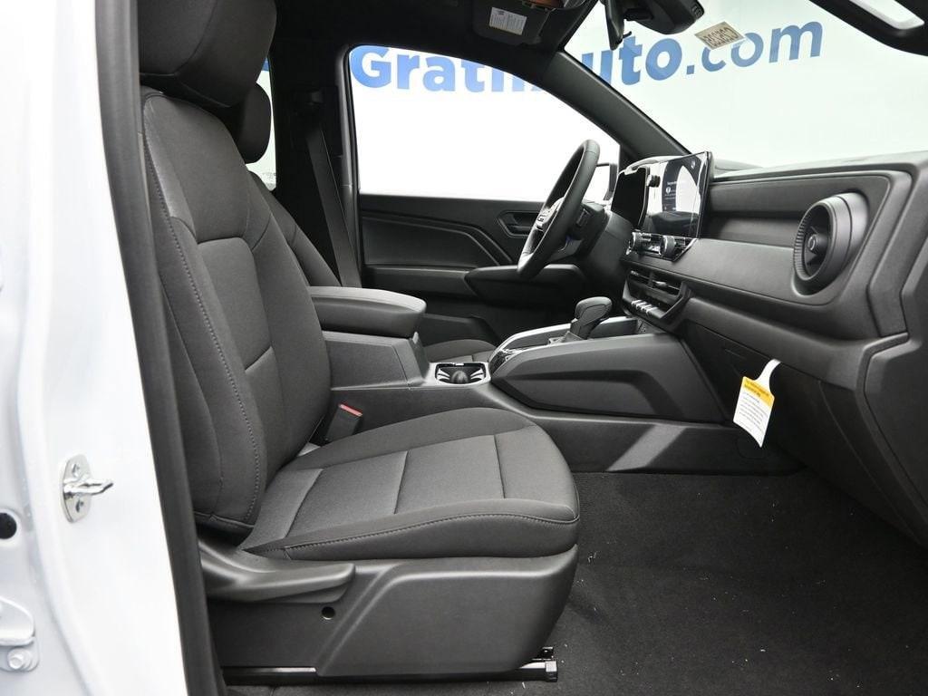 new 2025 Chevrolet Colorado car, priced at $33,140