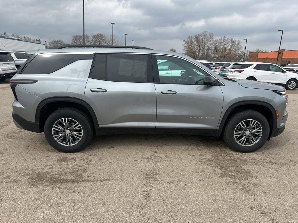 used 2024 Chevrolet Traverse car, priced at $38,990