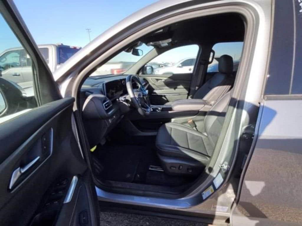 used 2025 Chevrolet Traverse car, priced at $40,683