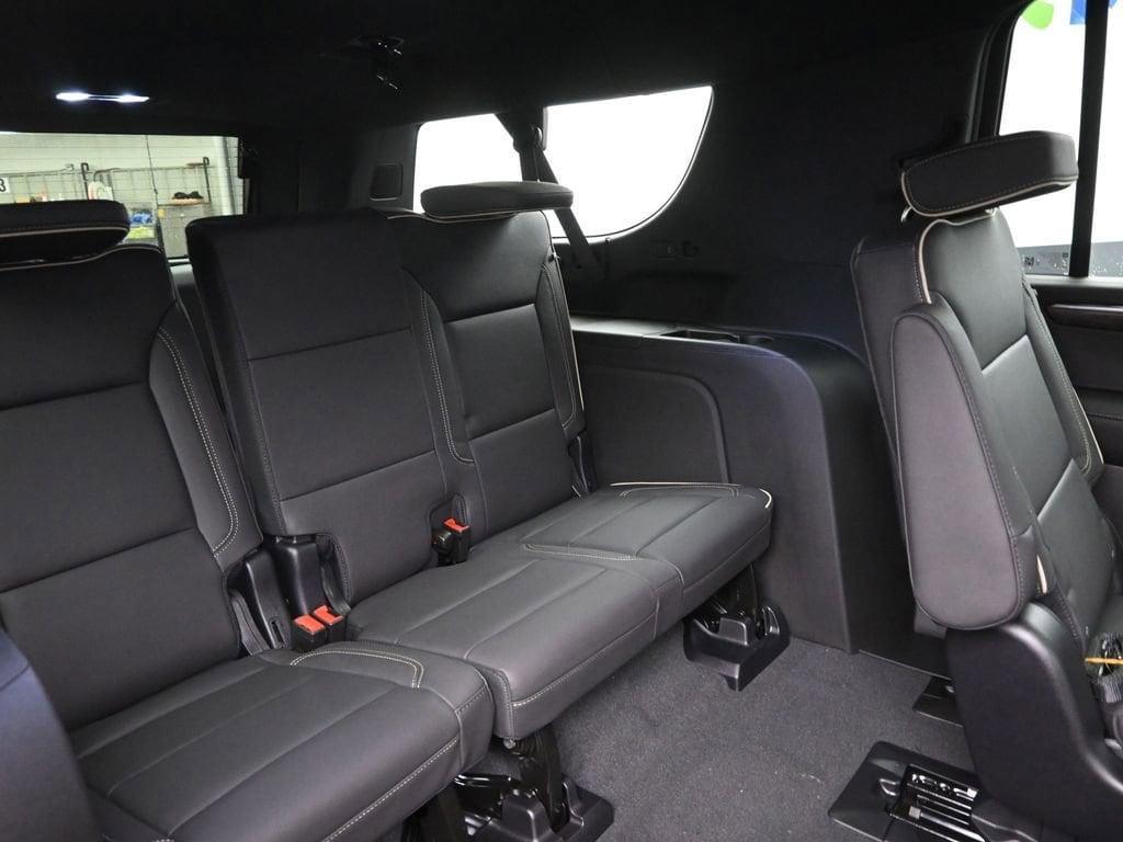 new 2025 Chevrolet Suburban car, priced at $75,695