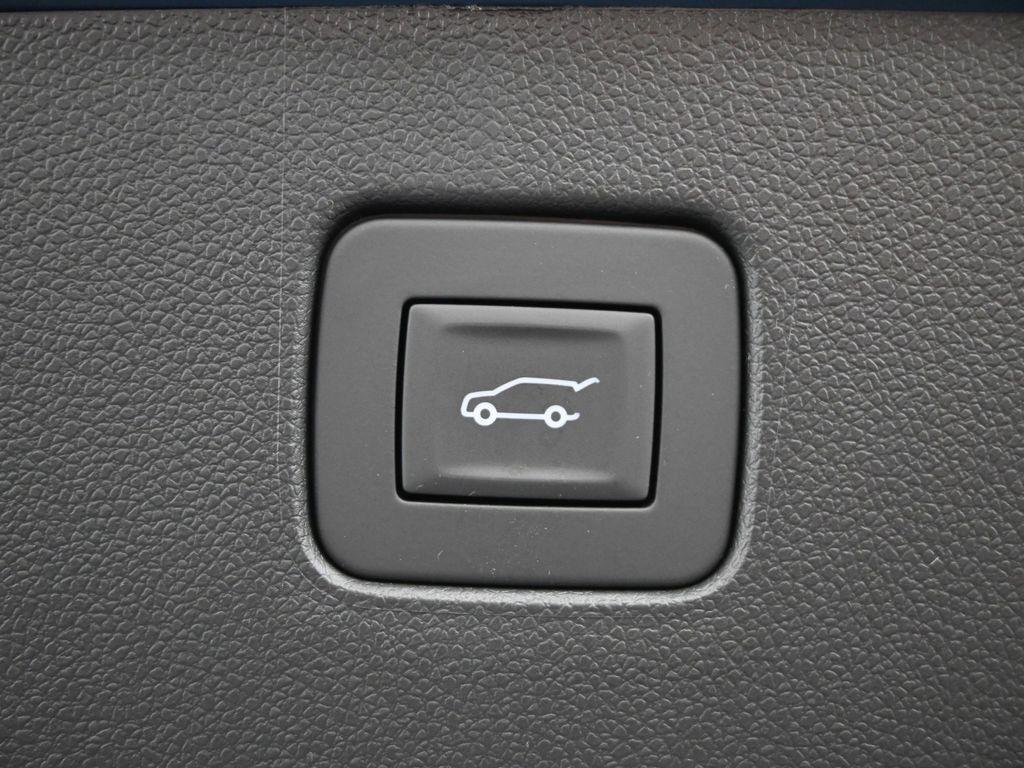 new 2025 Buick Envista car, priced at $25,025