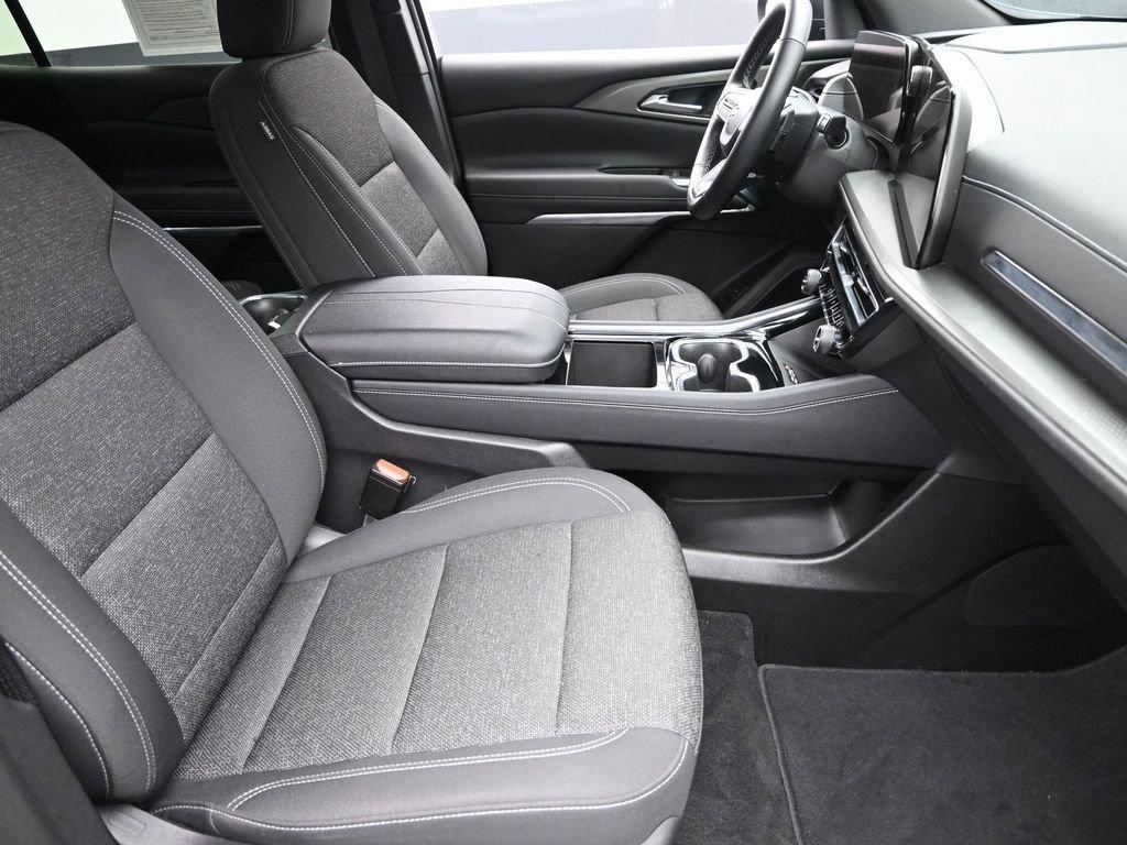 used 2025 Chevrolet Traverse car, priced at $37,998