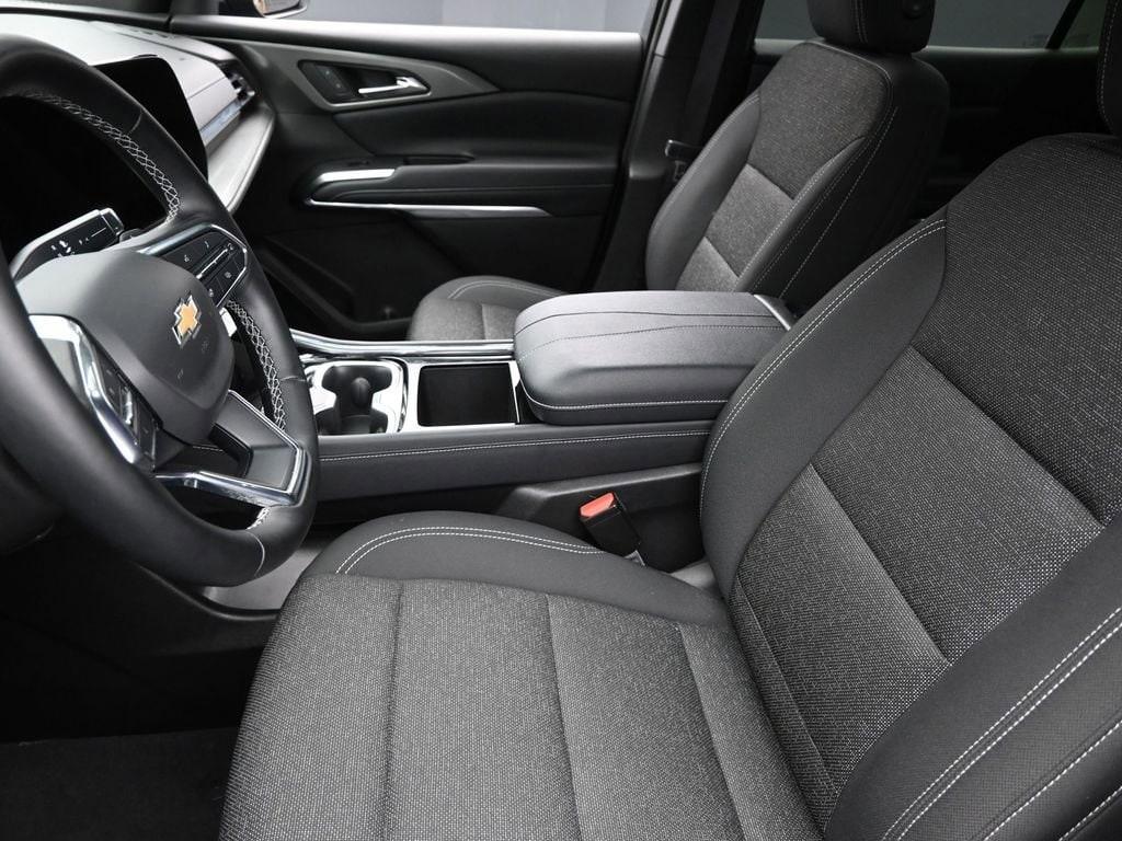 used 2025 Chevrolet Traverse car, priced at $37,998