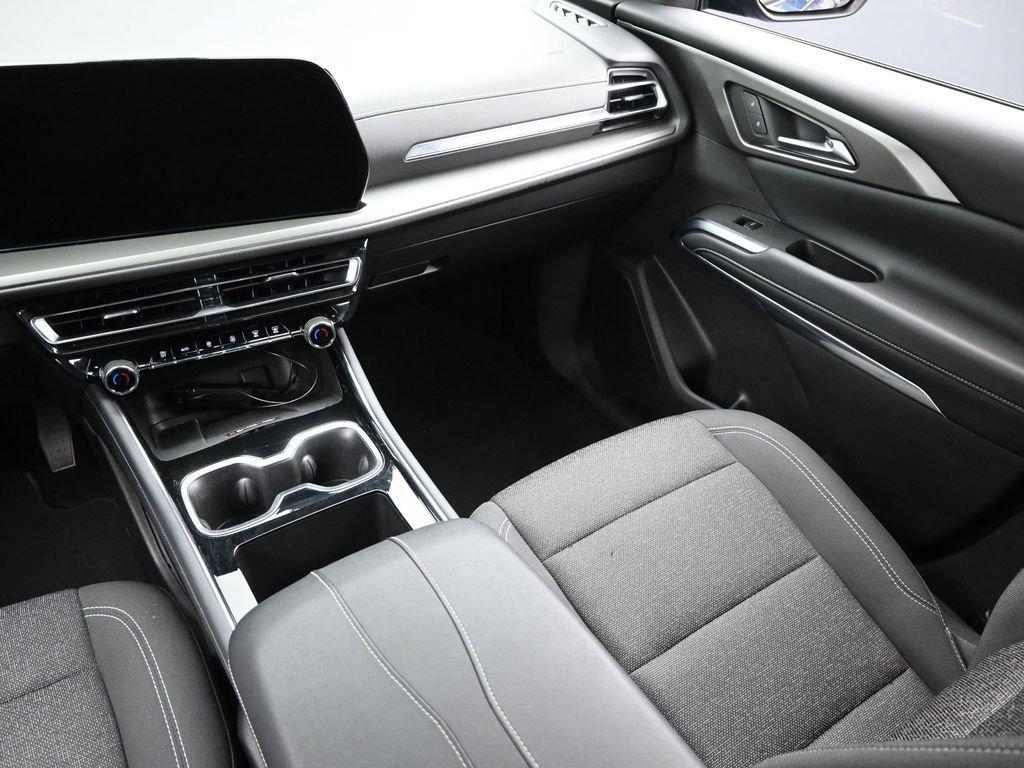 used 2025 Chevrolet Traverse car, priced at $37,998