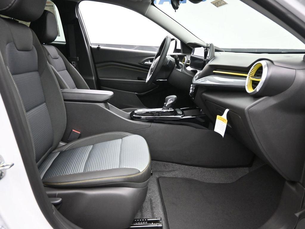 new 2025 Chevrolet Trax car, priced at $25,485