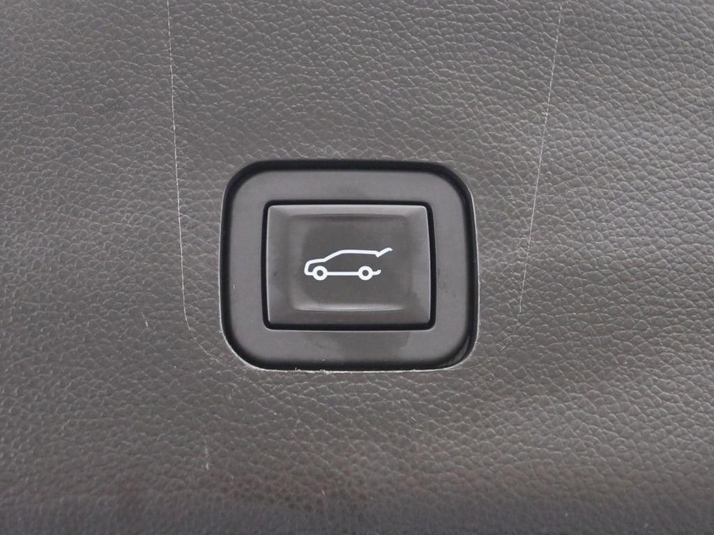 used 2019 Chevrolet Traverse car, priced at $27,998