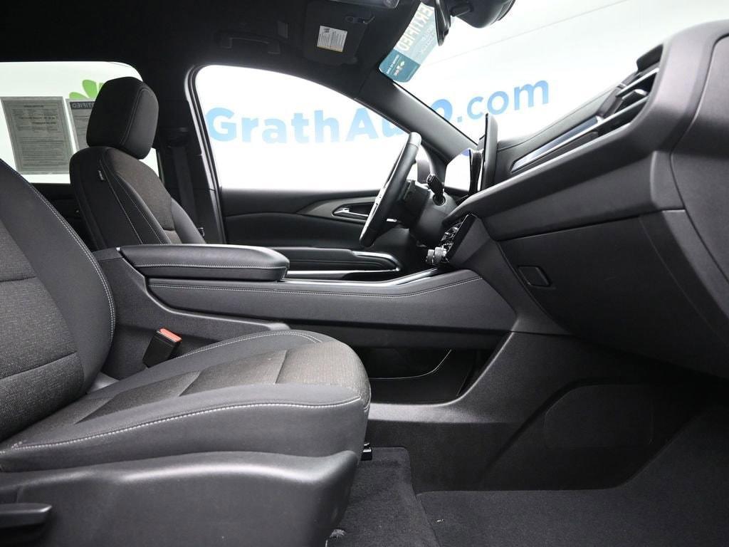 used 2025 Chevrolet Traverse car, priced at $37,998