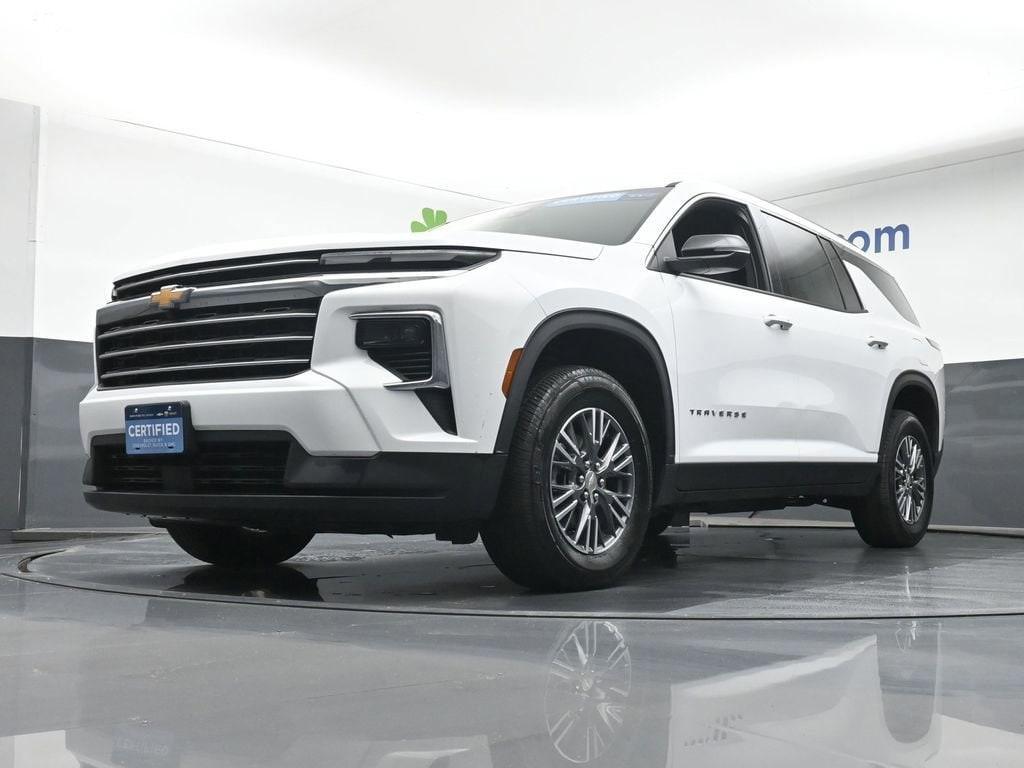 used 2025 Chevrolet Traverse car, priced at $37,998