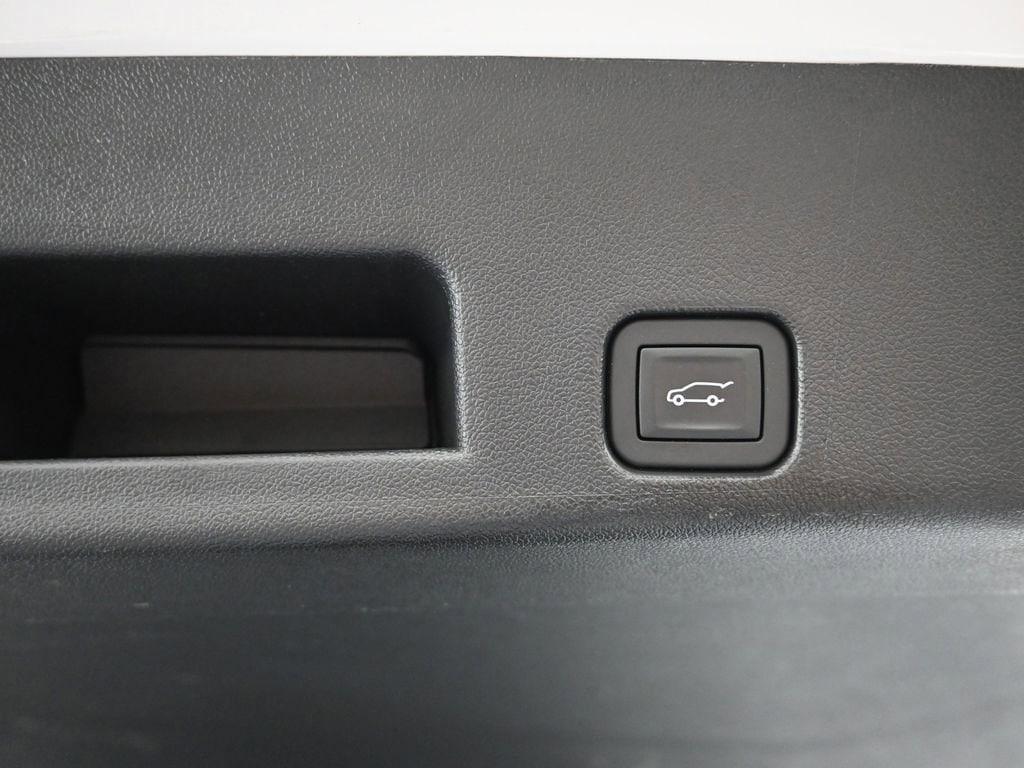 used 2025 Chevrolet Traverse car, priced at $37,998