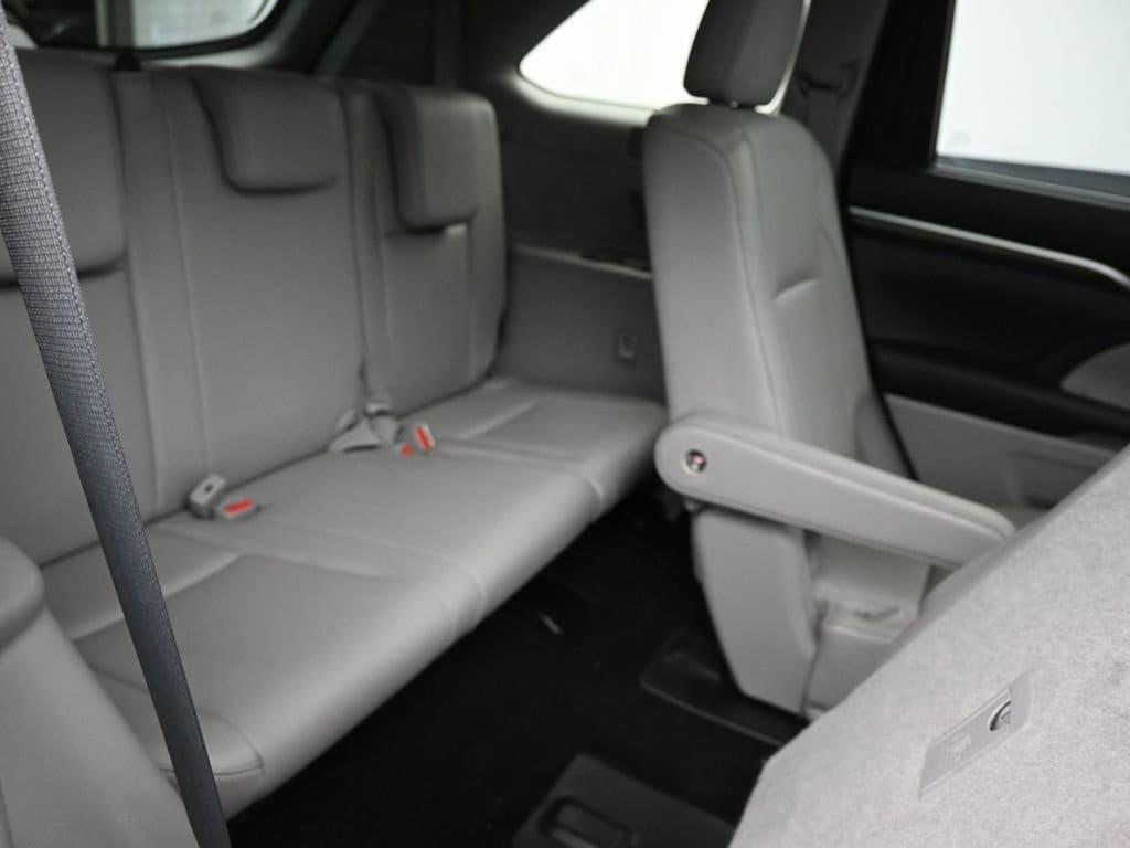 used 2015 Toyota Highlander car, priced at $20,998