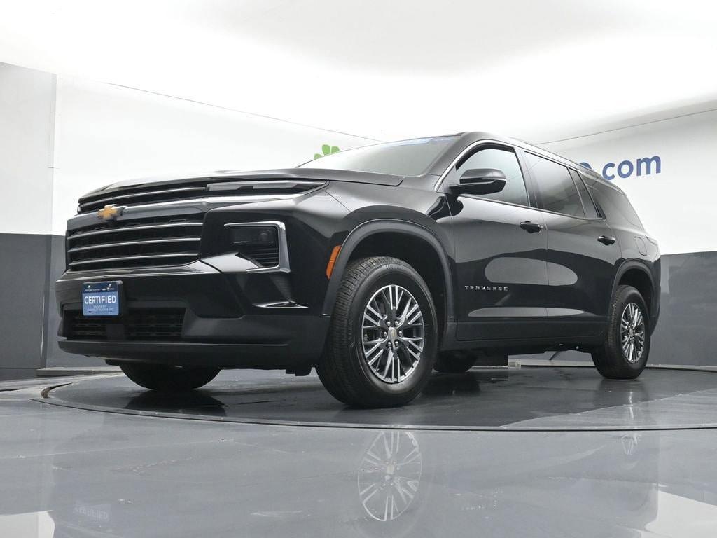 used 2025 Chevrolet Traverse car, priced at $40,500