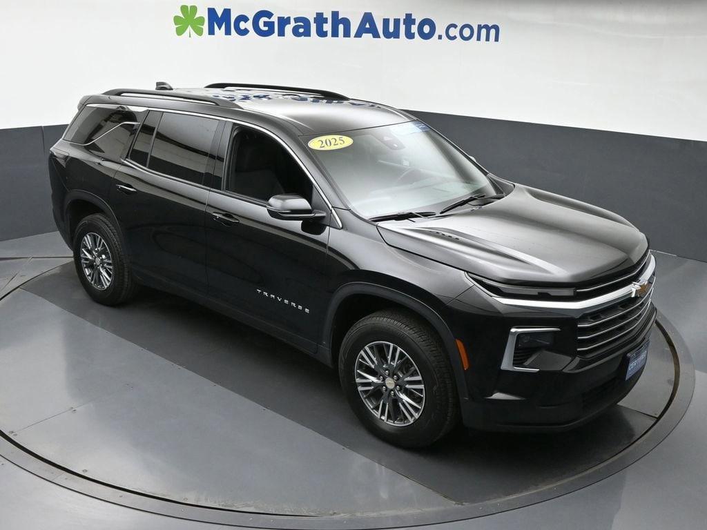 used 2025 Chevrolet Traverse car, priced at $40,500