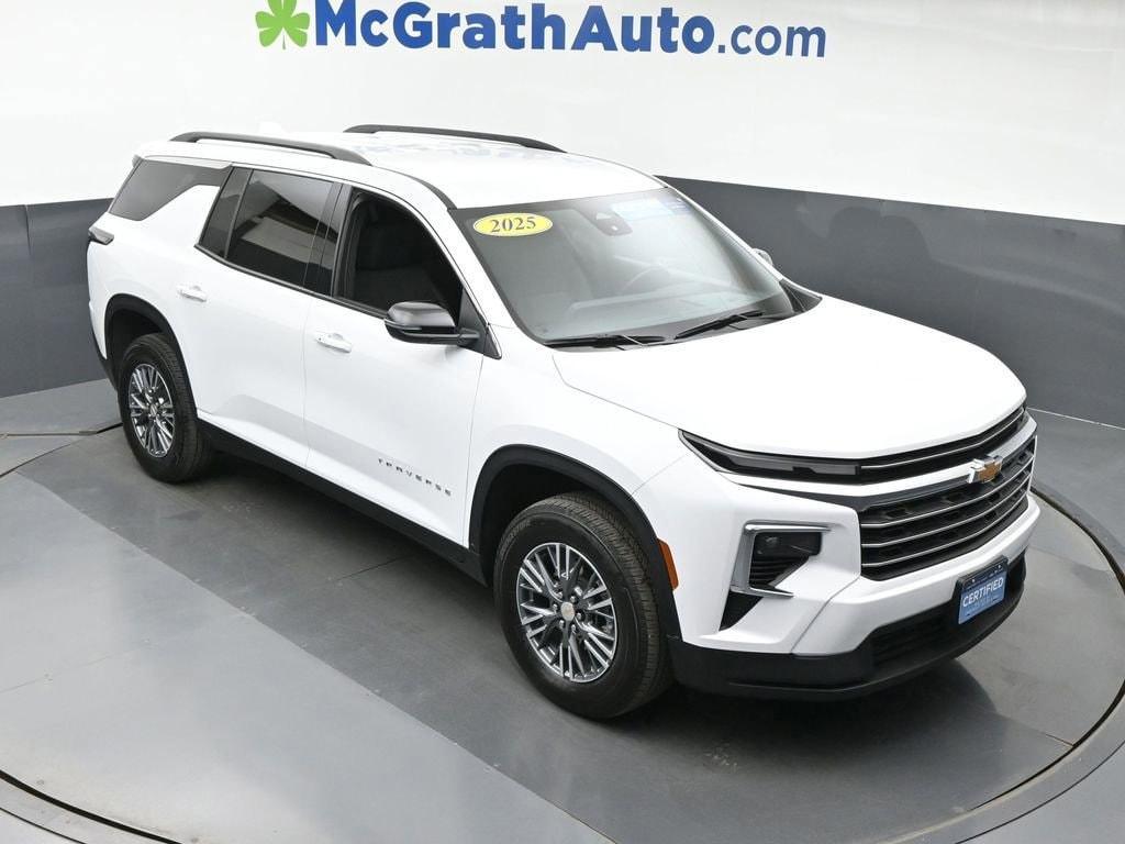 used 2025 Chevrolet Traverse car, priced at $37,598