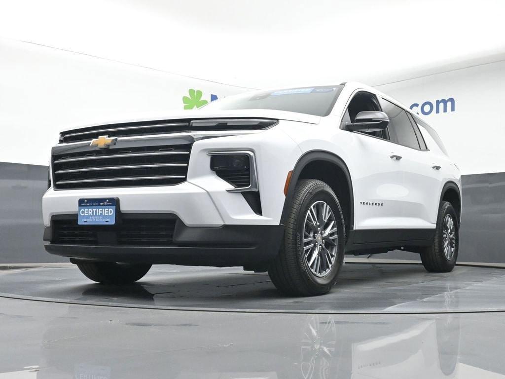used 2025 Chevrolet Traverse car, priced at $37,598