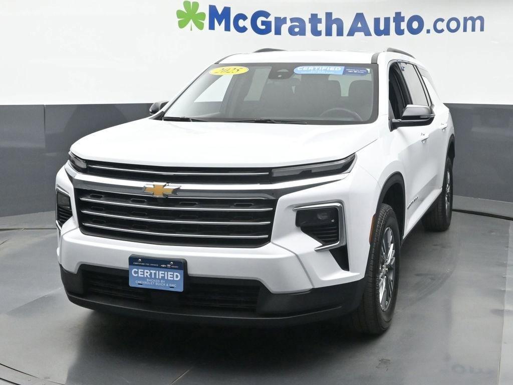 used 2025 Chevrolet Traverse car, priced at $37,598