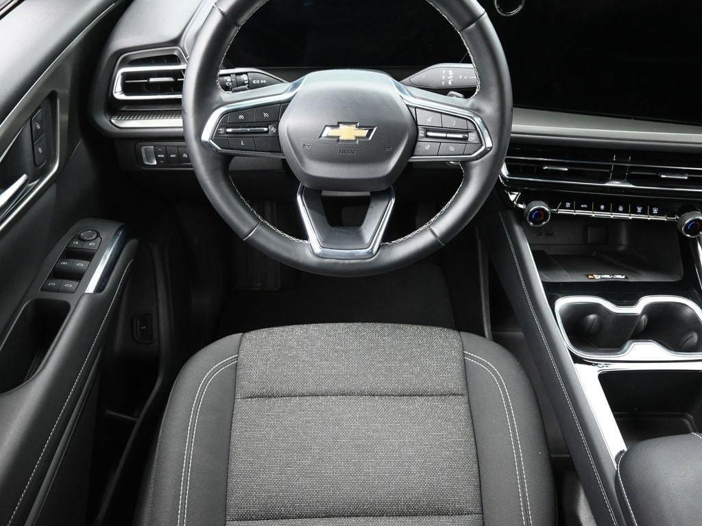 used 2025 Chevrolet Traverse car, priced at $37,598