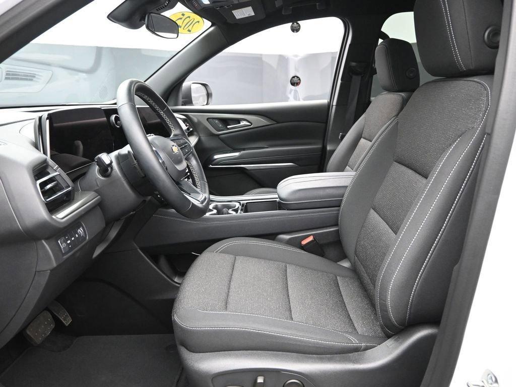 used 2025 Chevrolet Traverse car, priced at $37,598