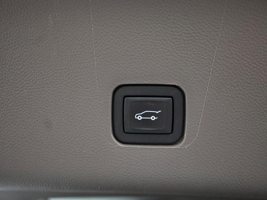 used 2021 Chevrolet Traverse car, priced at $23,398