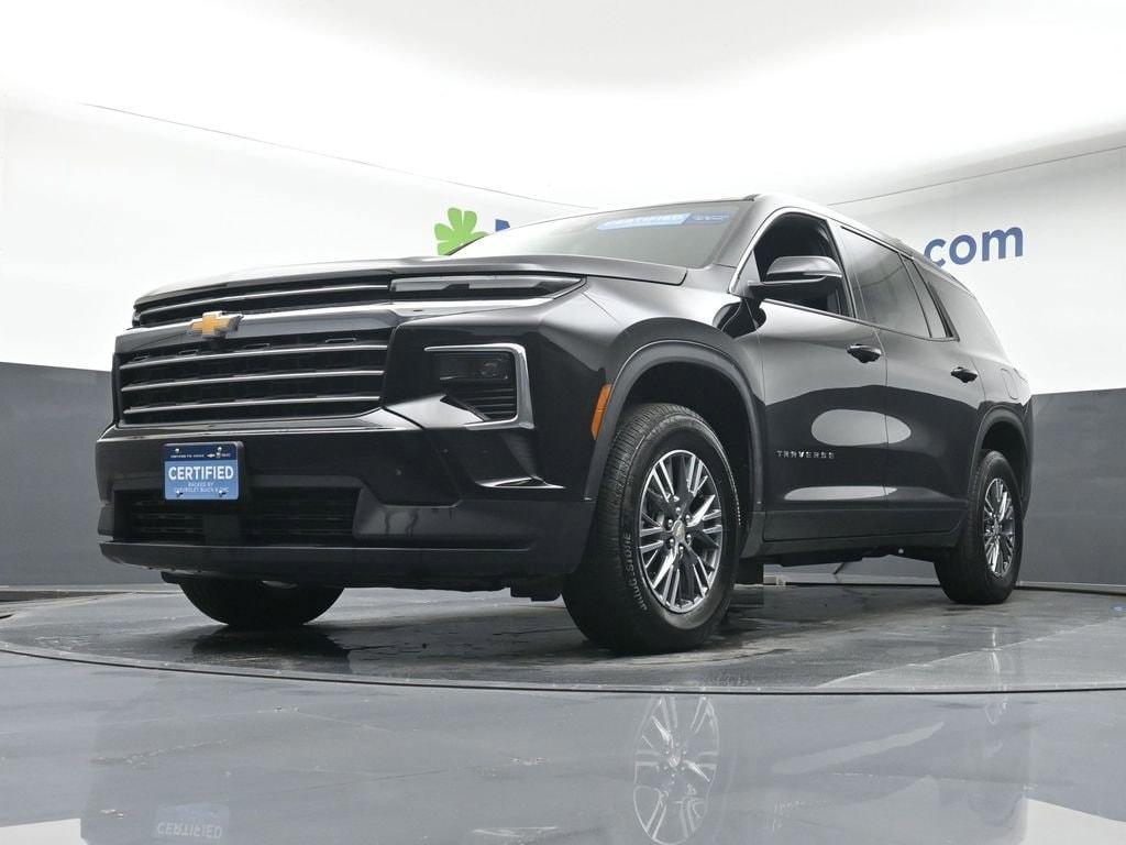 used 2025 Chevrolet Traverse car, priced at $37,998