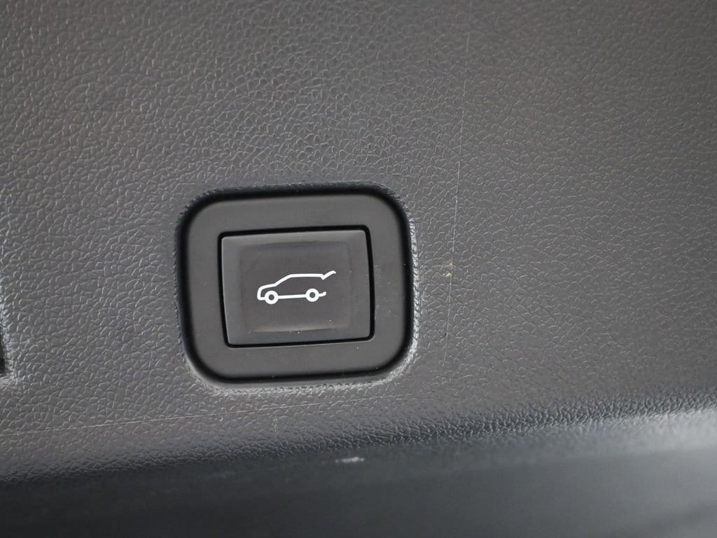 used 2025 Chevrolet Traverse car, priced at $37,998