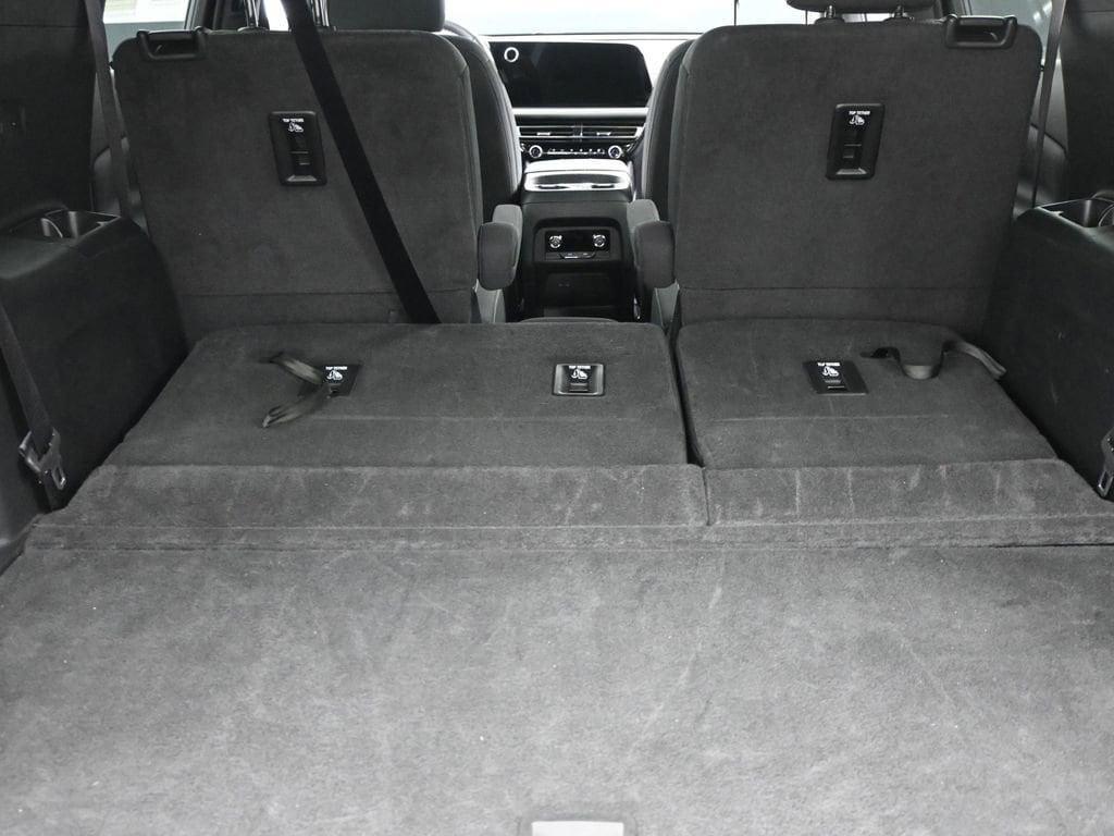 used 2025 Chevrolet Traverse car, priced at $37,998